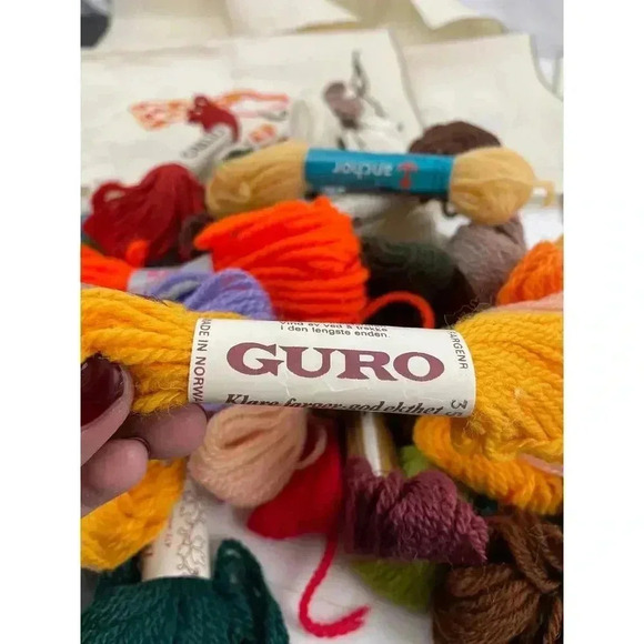 VTG Linen Embroidered Cloth Lot & Pack of Skeins Yarn Wool Guro Paternayan 42 PC - Picture 6 of 13